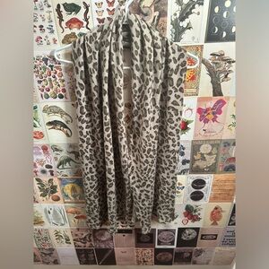 Cheetah print scarf. Buttons up in the front can wear as shall. Good condition